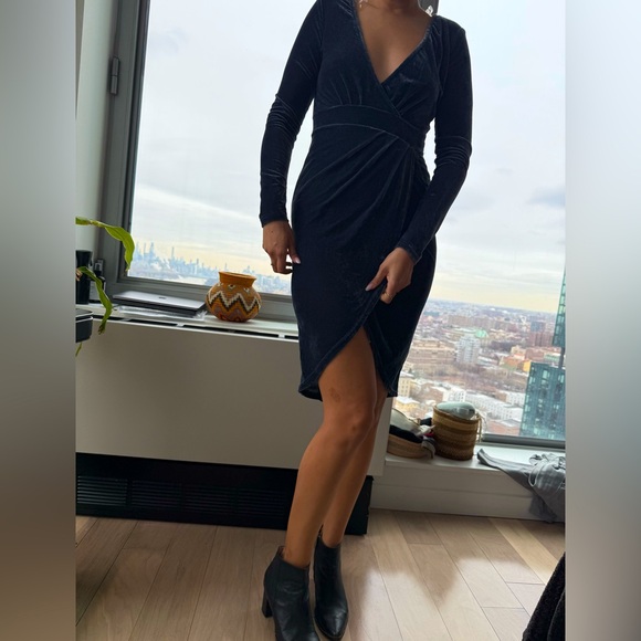 Lac Bleu size 6 blue velvet dress - like new - Picture 1 of 5